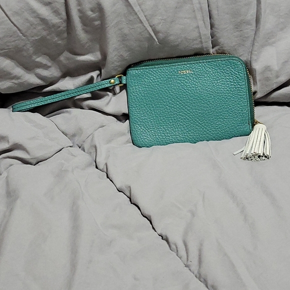 Fossil Handbags - EUC Fossil wristlet